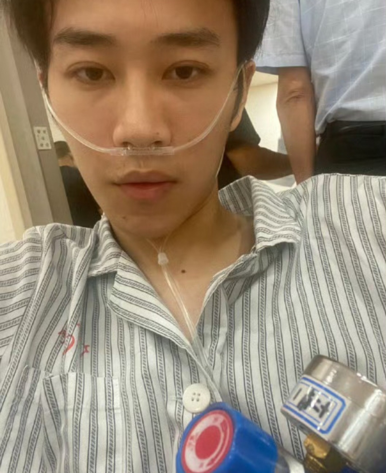蒋智豪确诊肺癌晚期最新发声不认识，但祝好！好好享受生活！[心][心]这叫家族史，