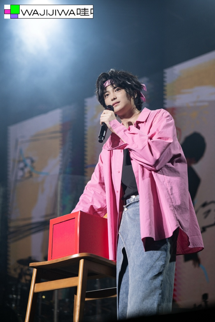 廖俊涛被粉丝强吻 廖俊涛演出遭遇粉丝强吻事件后，涉事粉丝事后手写信道歉。 ​​​