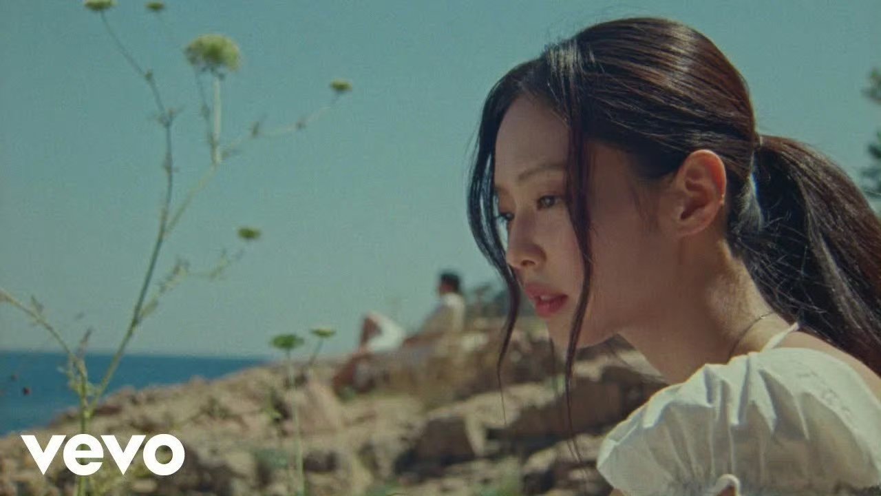 Jennie新歌MV封面公开Jennie新歌MV封面 新歌MV封面公开了！坐等新