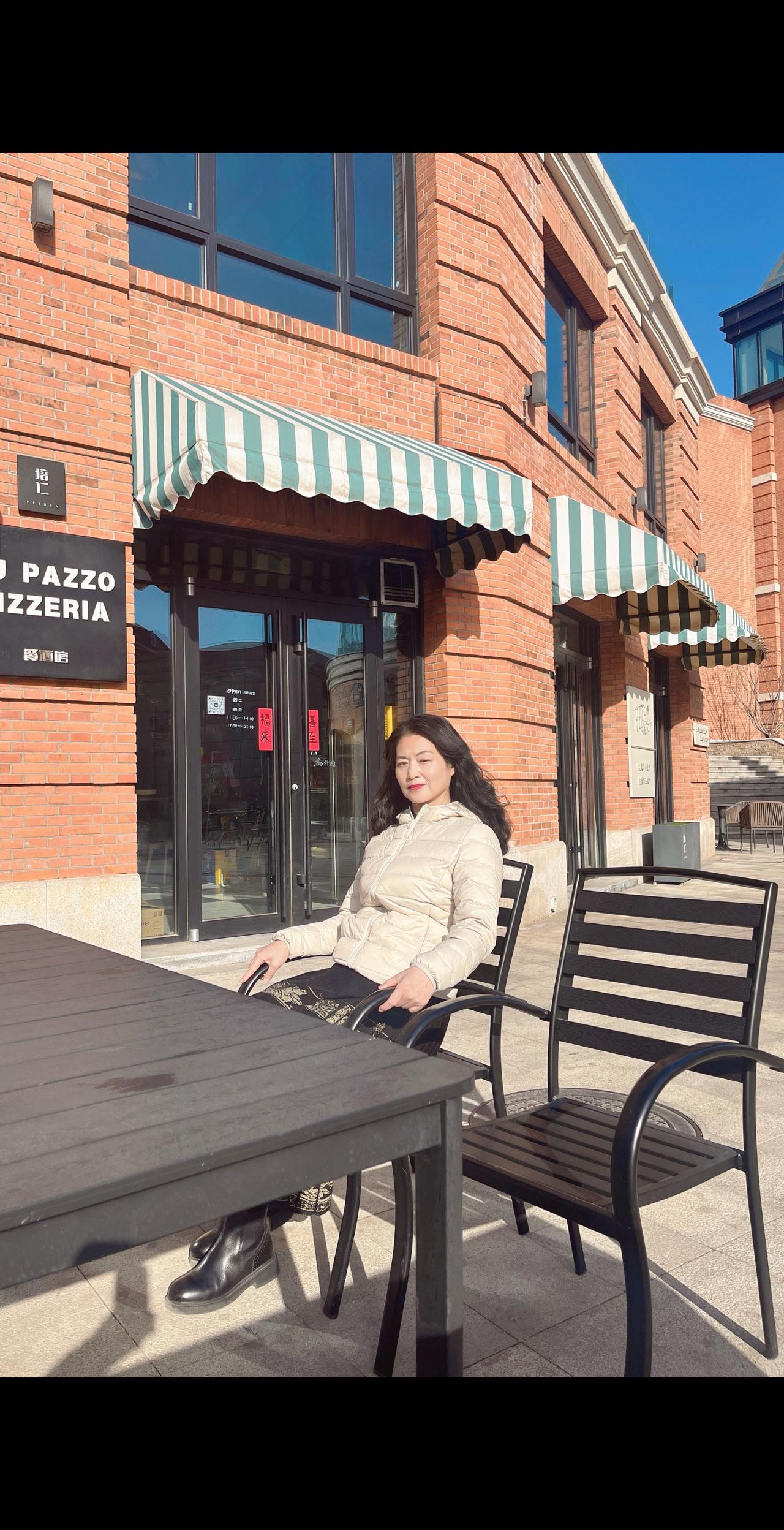 女人一定要活成自己喜欢的样子来成一道风景。女人就要不做任何人的副本，只做独一无二