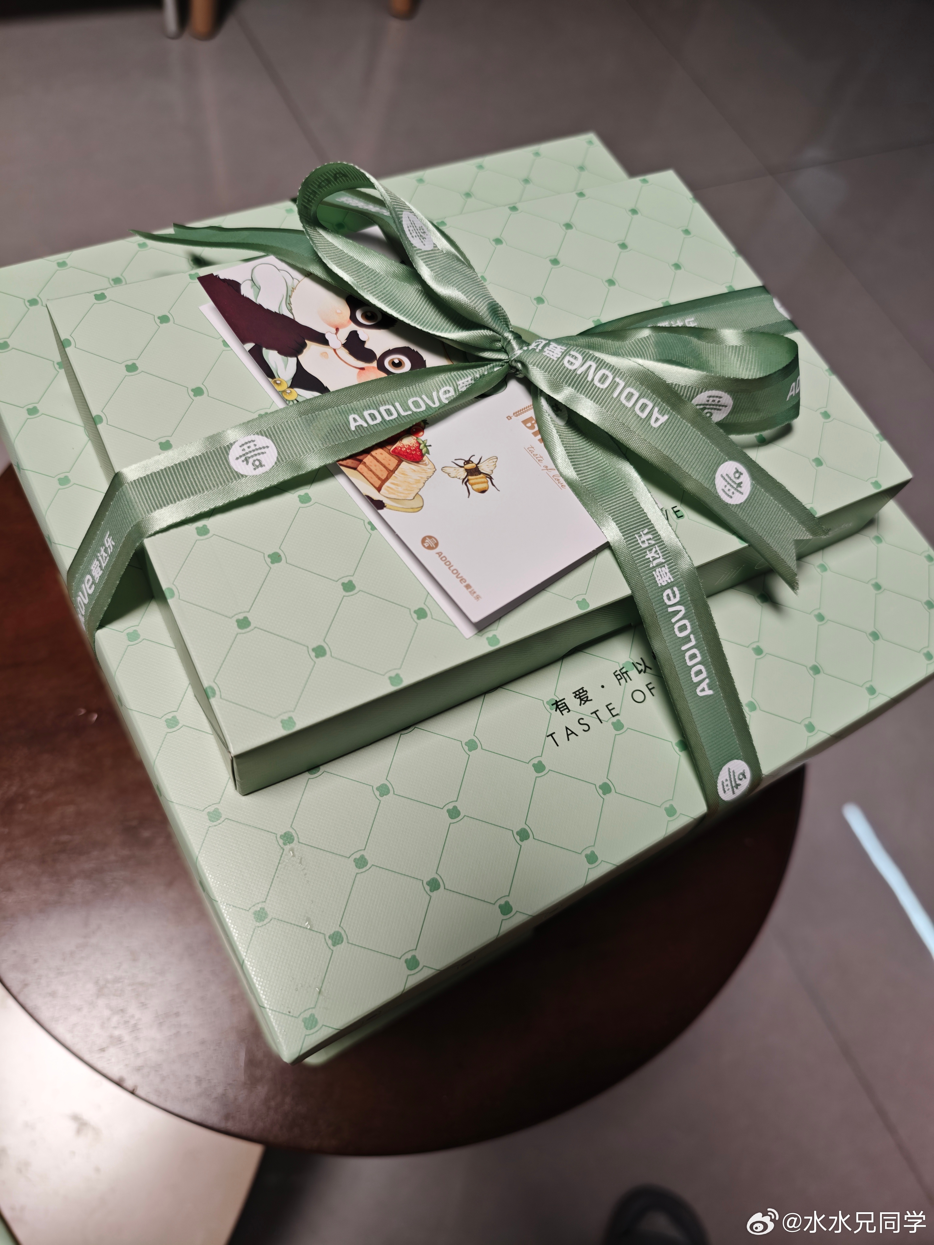 岚图是懂情绪价值的！竟然生日专门给我安排了一个蛋糕，送到家门口。其实看了这么多汽