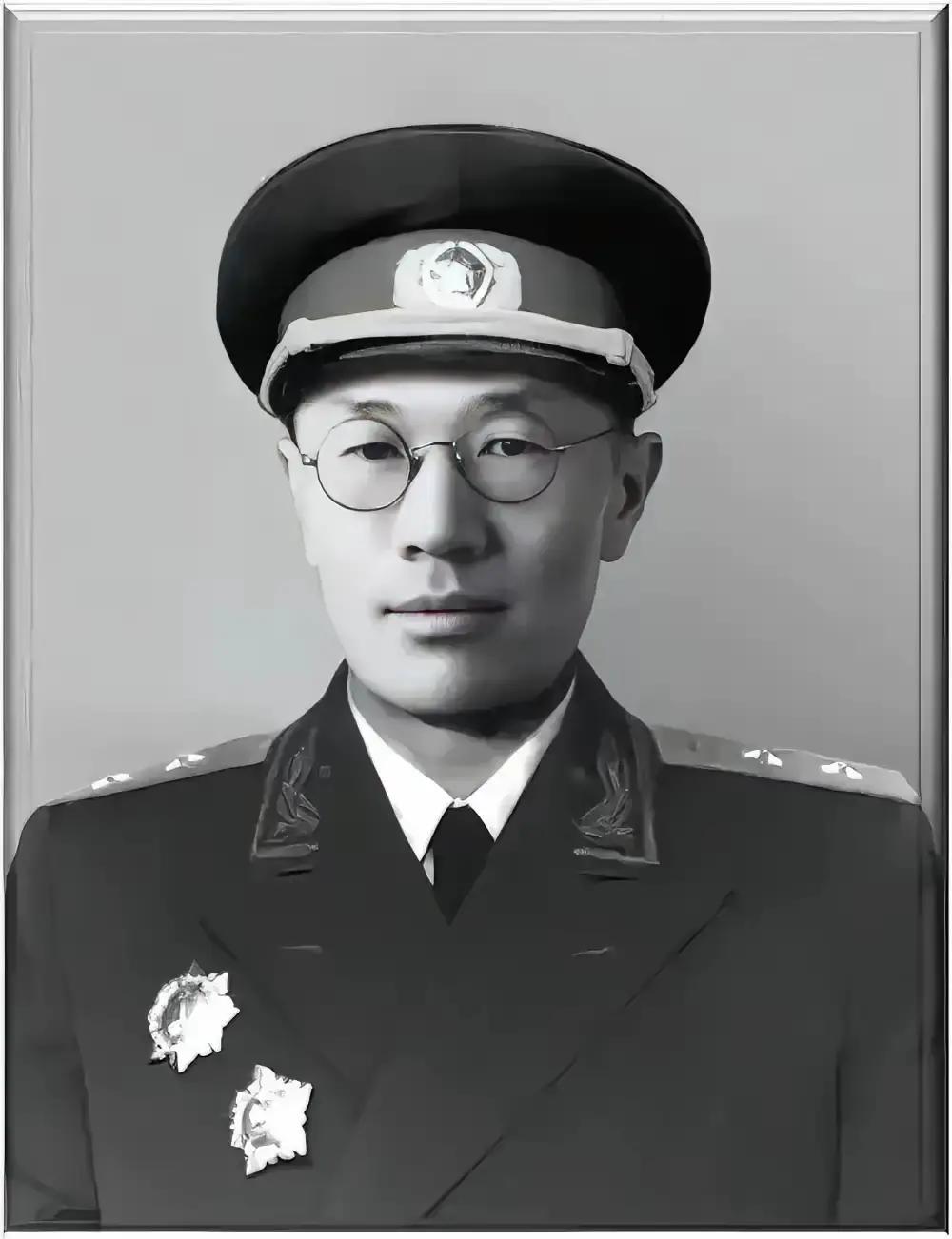 当年南京守城血战，整支队伍拼到全员牺牲，唯独他拼死从尸山血海里逃出生天。谁知事后