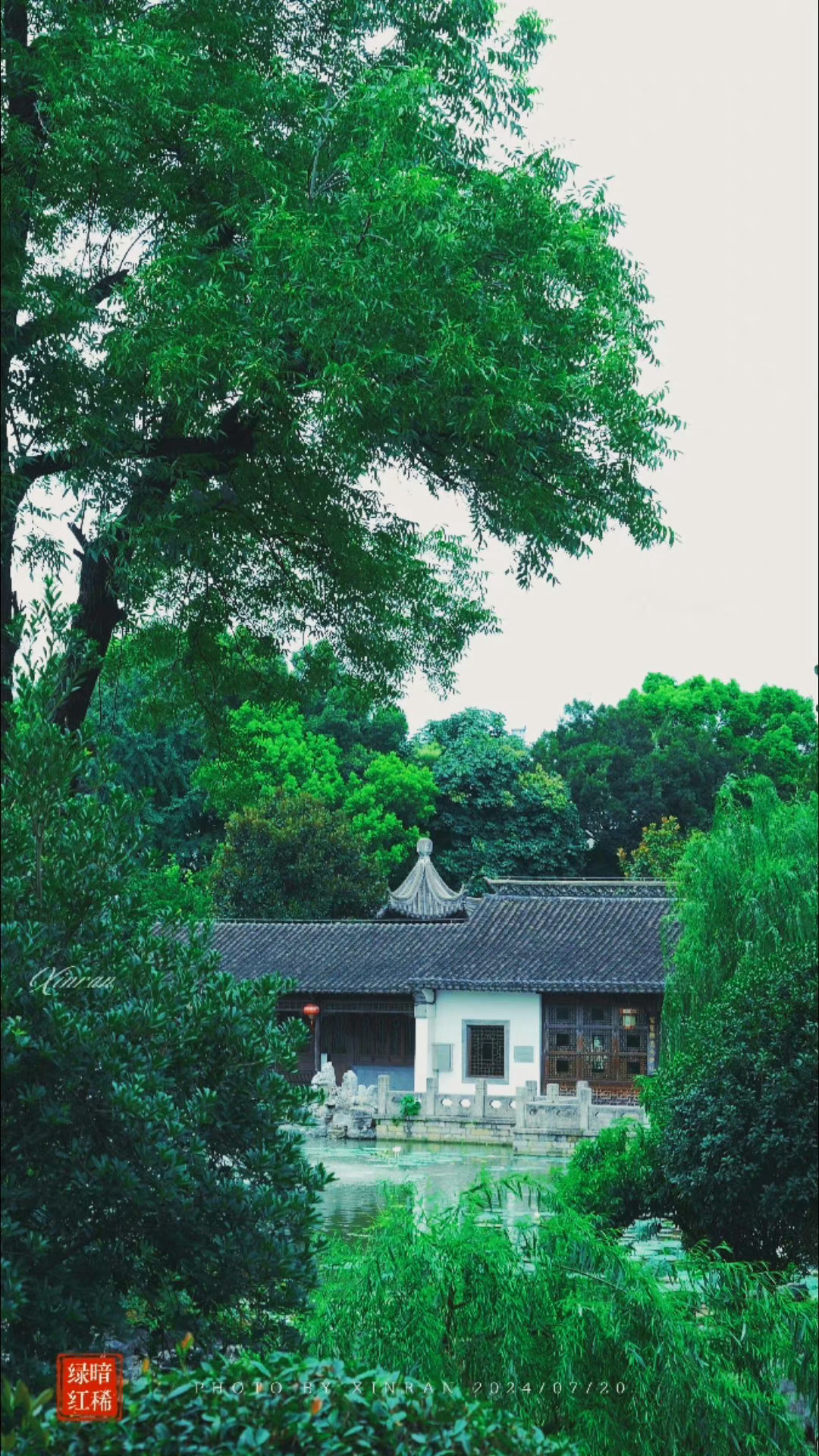 事实既可以这么解释，又可以反过来解释。人们能够把整个世界的发展史说成发展和进步，