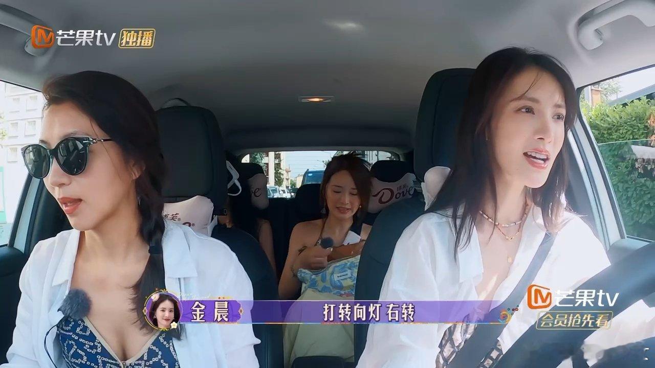 #金晨一开车戏就停不下来##花儿与少年# 金晨在《花儿与少年》中开车戏超燃，一上