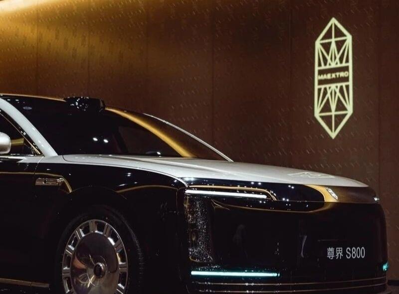 21岁，就开上了百万好车，不靠父母全靠自己！21岁，就开上了百万豪车。
不靠父母