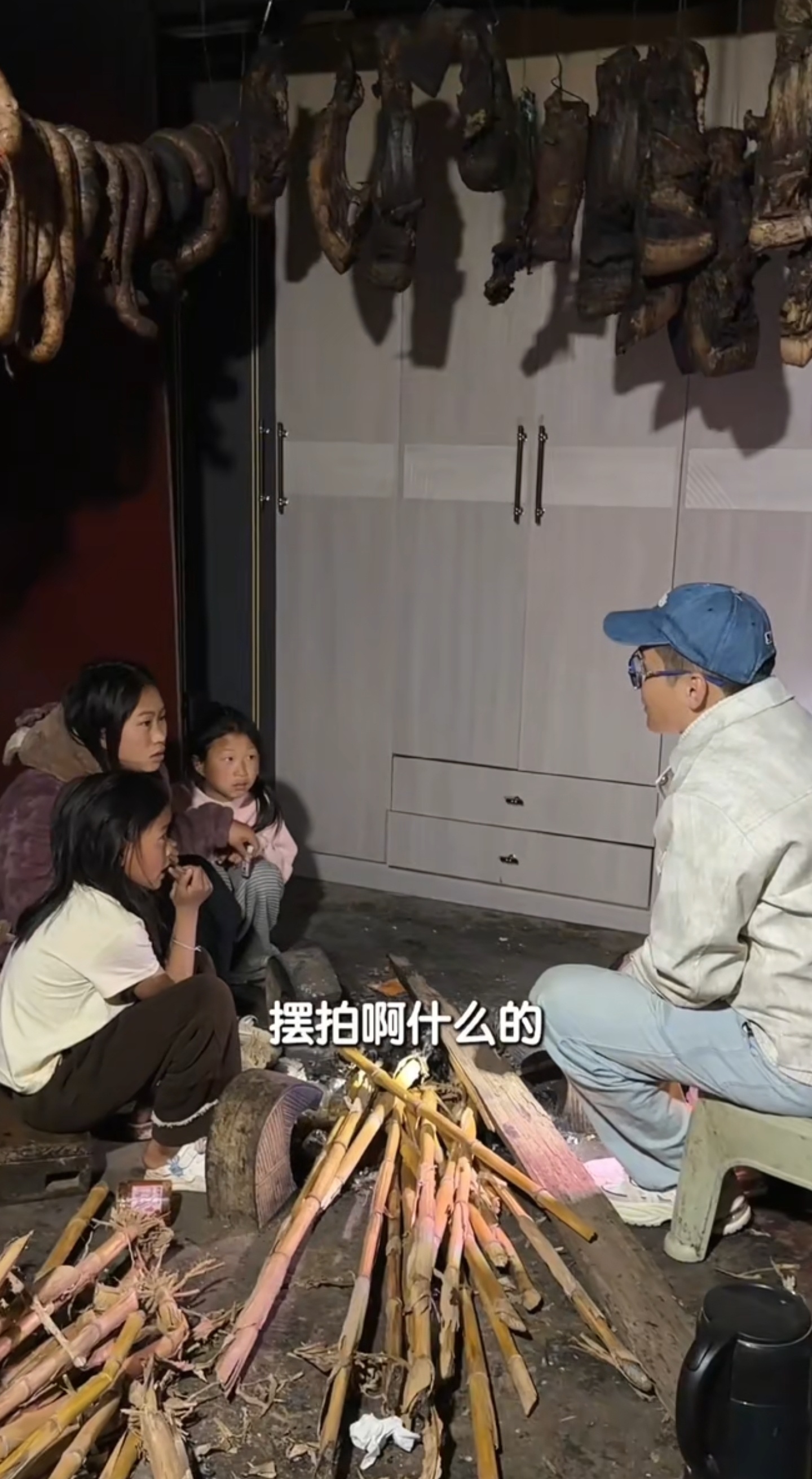 阿吉向B太承认虚构苦情人设真的太让人寒心！这位阿吉年纪不大却会编造一系列的谎言，