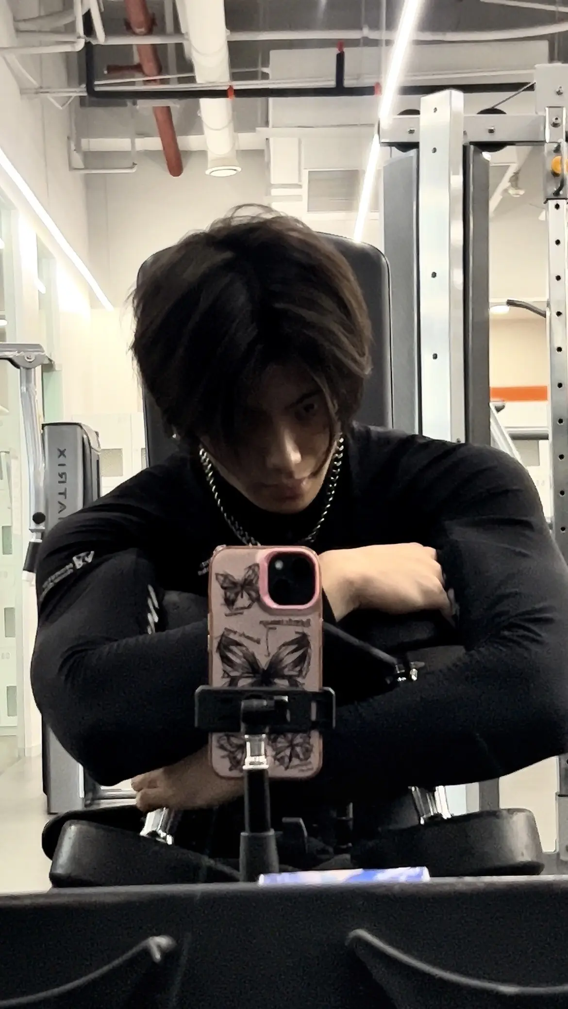 不可以摸别的狗狗哦。