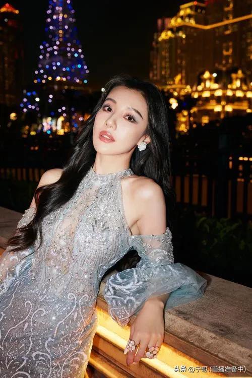 娱乐圈“众生相”：明星们的“奇葩”行径与“利益纠葛”

娱乐圈的八卦，就像一场永