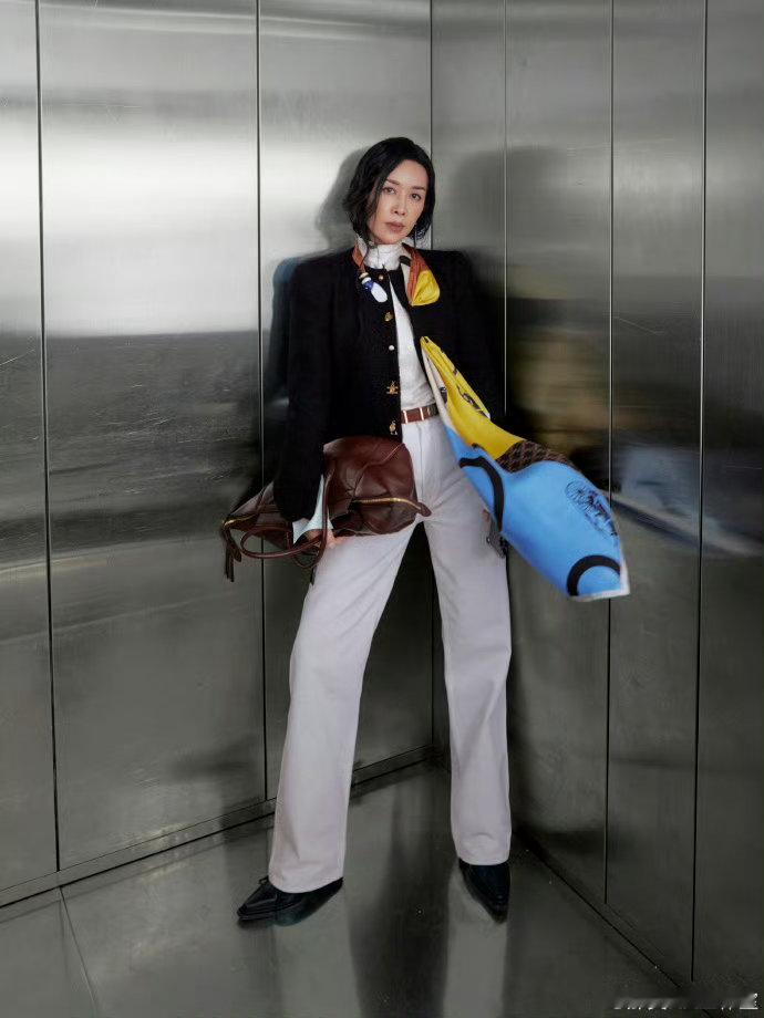 好想撩一下那英的头发声鸣远扬那英的舞台状态太绝了！发丝随歌声飘动的样子又飒又有气