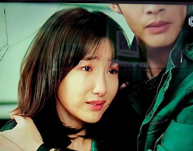 《余生有涯》这剧看得人心里沉甸甸的，但偏偏又让人欲罢不能。毛晓彤演的叶思北被领导