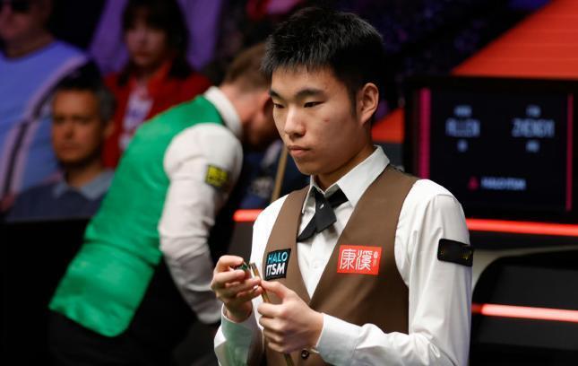 溃败，0比4。
 
范争一无缘斯诺克英国公开赛八强。面对爱尔兰人亚伦·希尔，四局