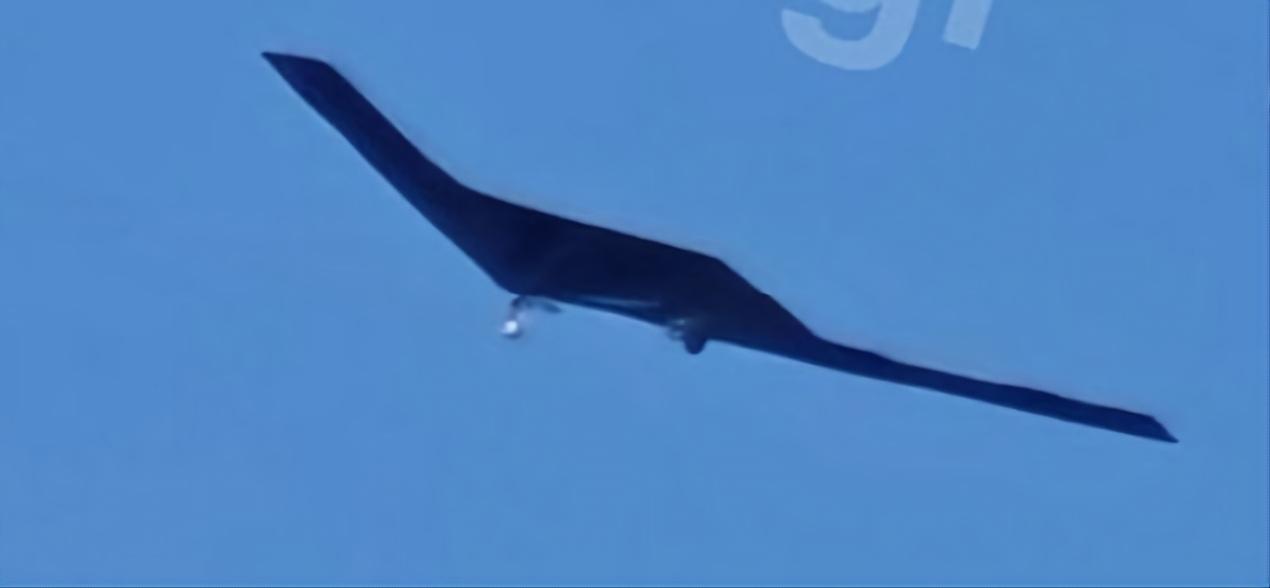 传说中的RQ-180战略无人机希腊上空露真容，参与史诗狂怒行动？

据2026年