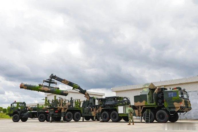 【 】军事早知道1、近日，陆军某团组织战术协同训练。2、近日，东部战区海军航空兵