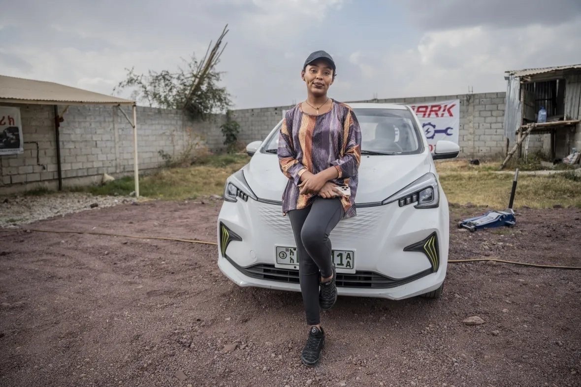 看到一个埃塞俄比亚正在发生的真实故事。两年前，一名出租车司机不得不暂停她的工作。