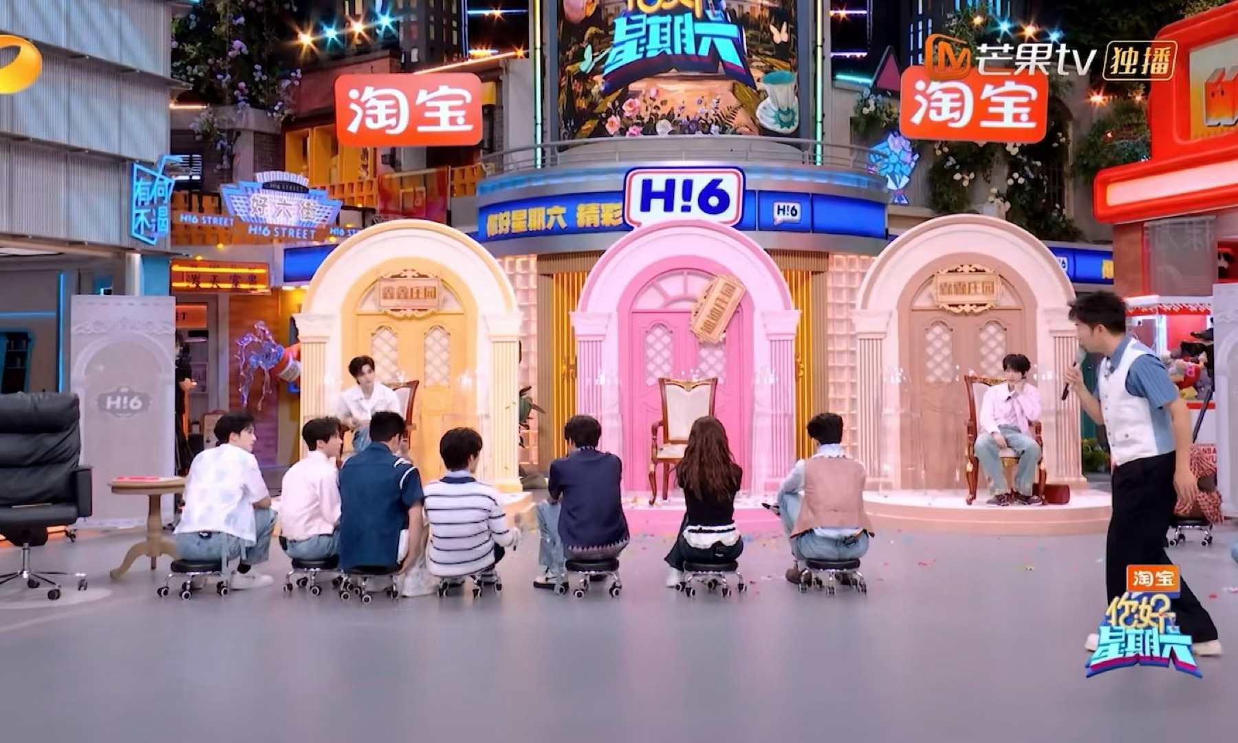 我仅用0秒就猜到了哪两个人转过来包不会做鬼脸的你也来试试吧