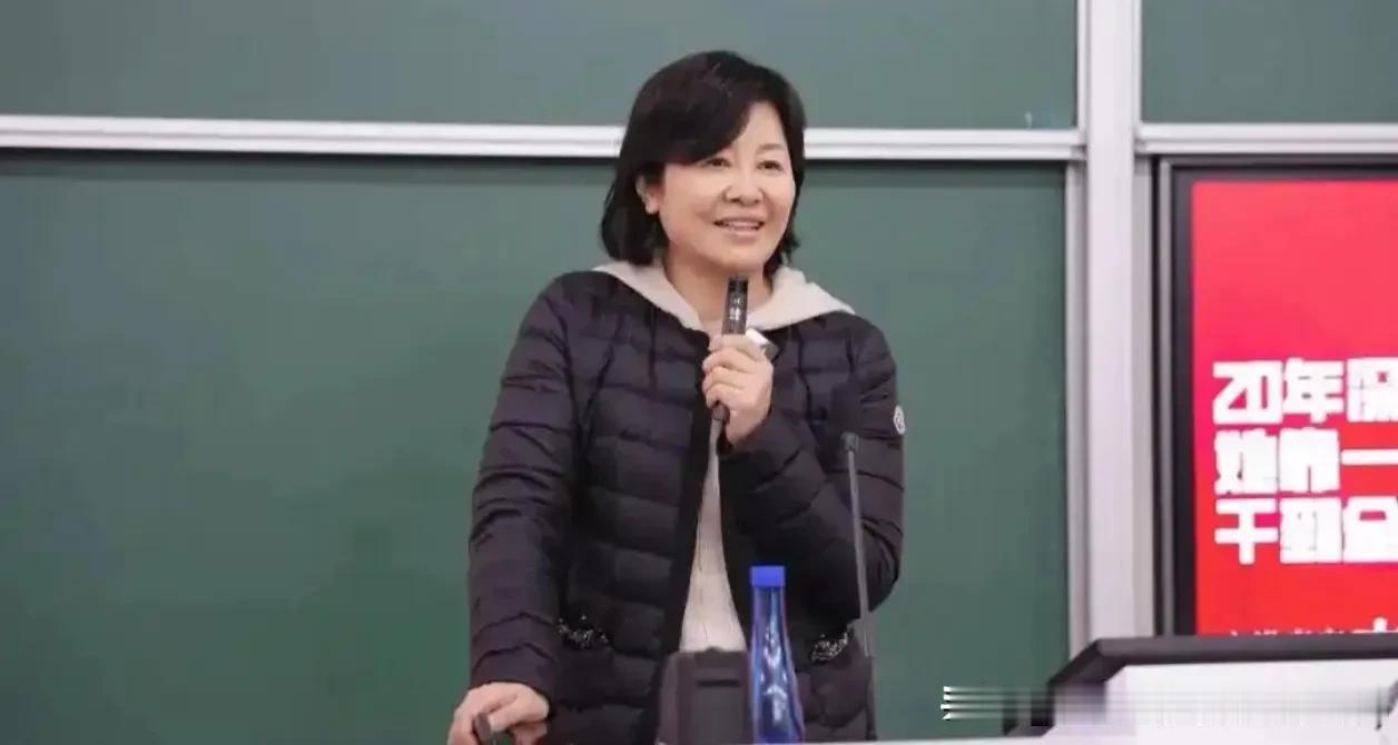 62岁生日前，她被刑拘！身家数十亿的女富豪，一夜跌落神坛

刚拿到港股“入场券”