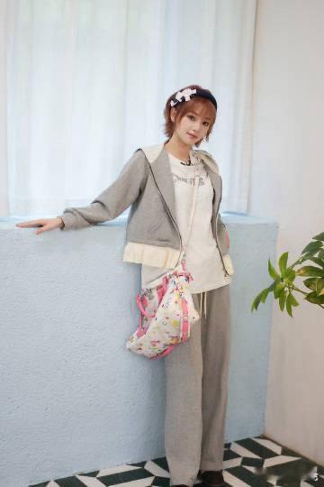 黄灿灿画的曾沛慈王濛好形象 可爱简笔画狠狠戳中，把两位姐姐画得生动又有趣，看完忍