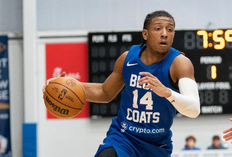 爵士将用十日短合同签下之前效力于76人下属球队特拉华蓝衫军的后场球员肯尼迪-钱德