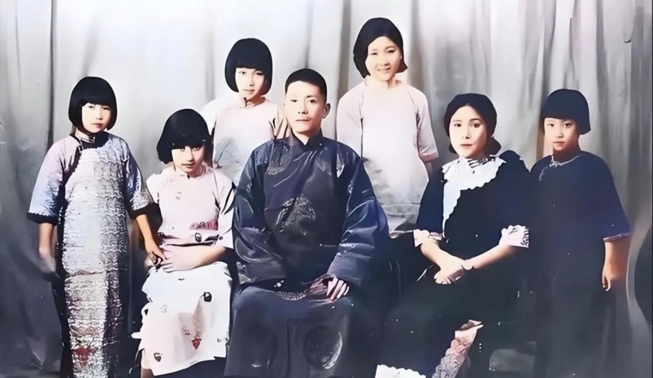 没想到最早提出持久抗战的民国军事泰斗蒋百里，妻子居然是日本人！这张AI上色修复的