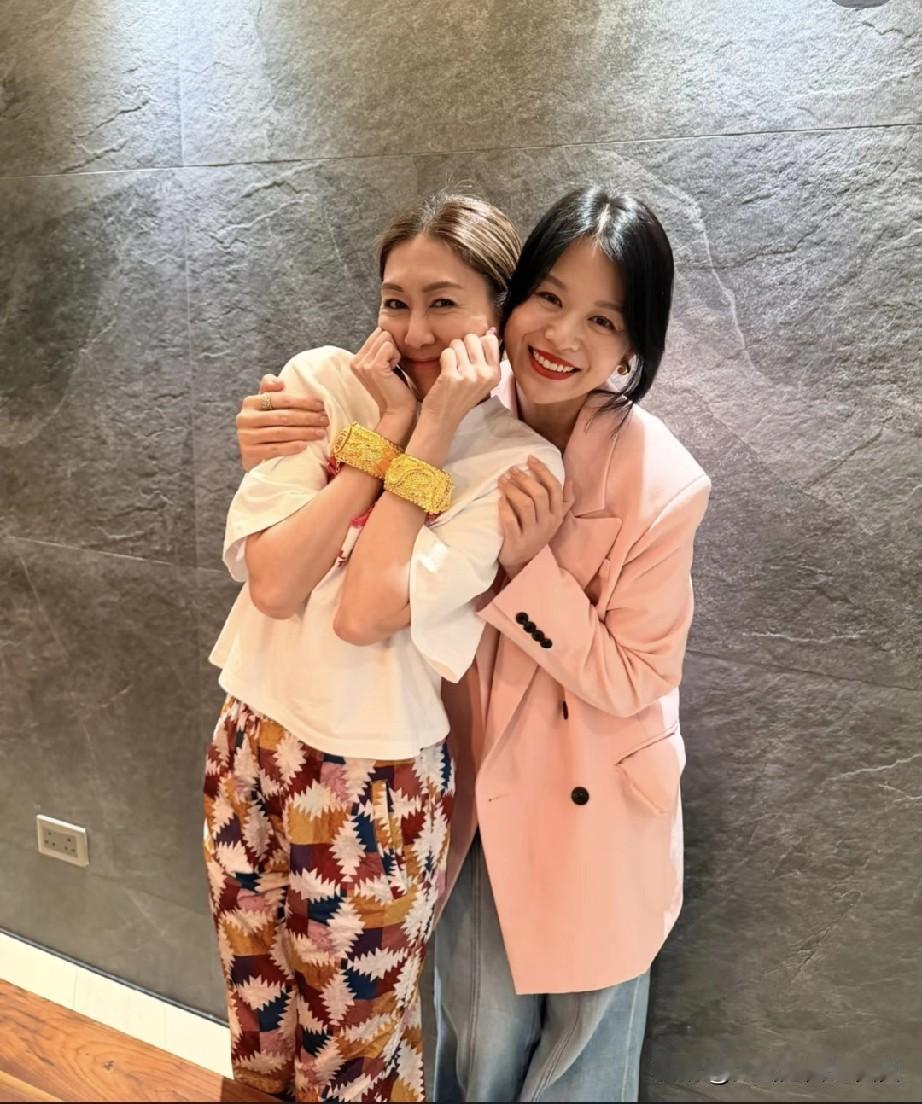 难怪胡定欣那么着急结婚呢！估计是奉子成婚吧！

看她晒出的最新照片，孕相非常明显