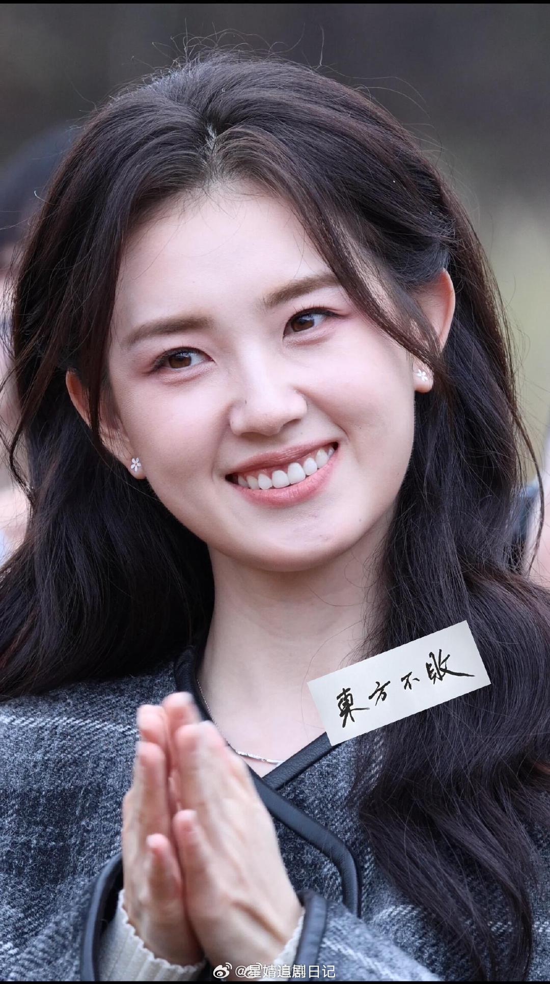 这个是无修高清怼脸的，已经很扛打了，我觉得有内娱代拍入侵短国的实感了，郭宇欣陈添