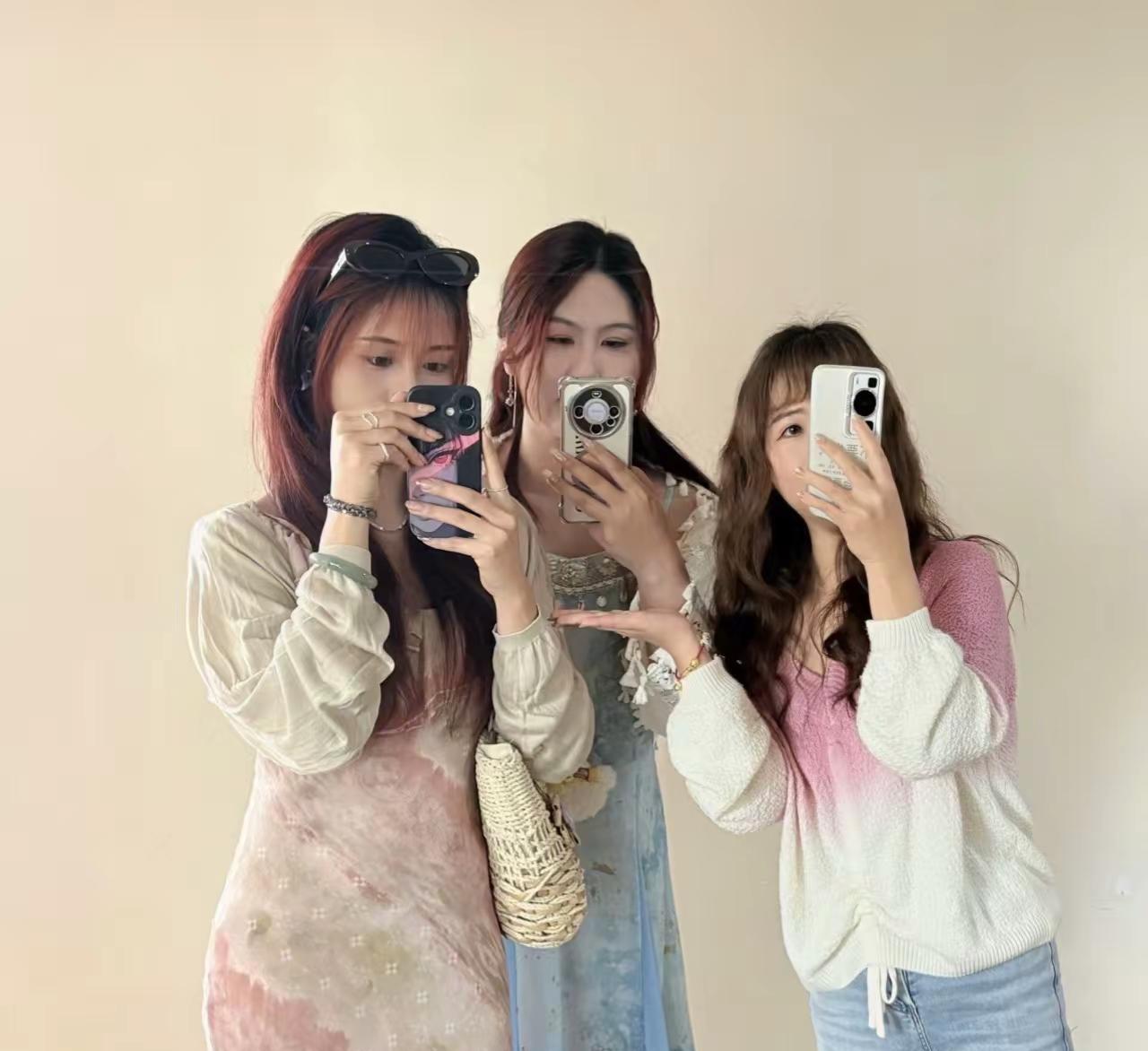 👭女孩子的快乐就是一起出去玩啊。姐妹拍照姿势 ootd姐妹穿搭 闺蜜ootd搭