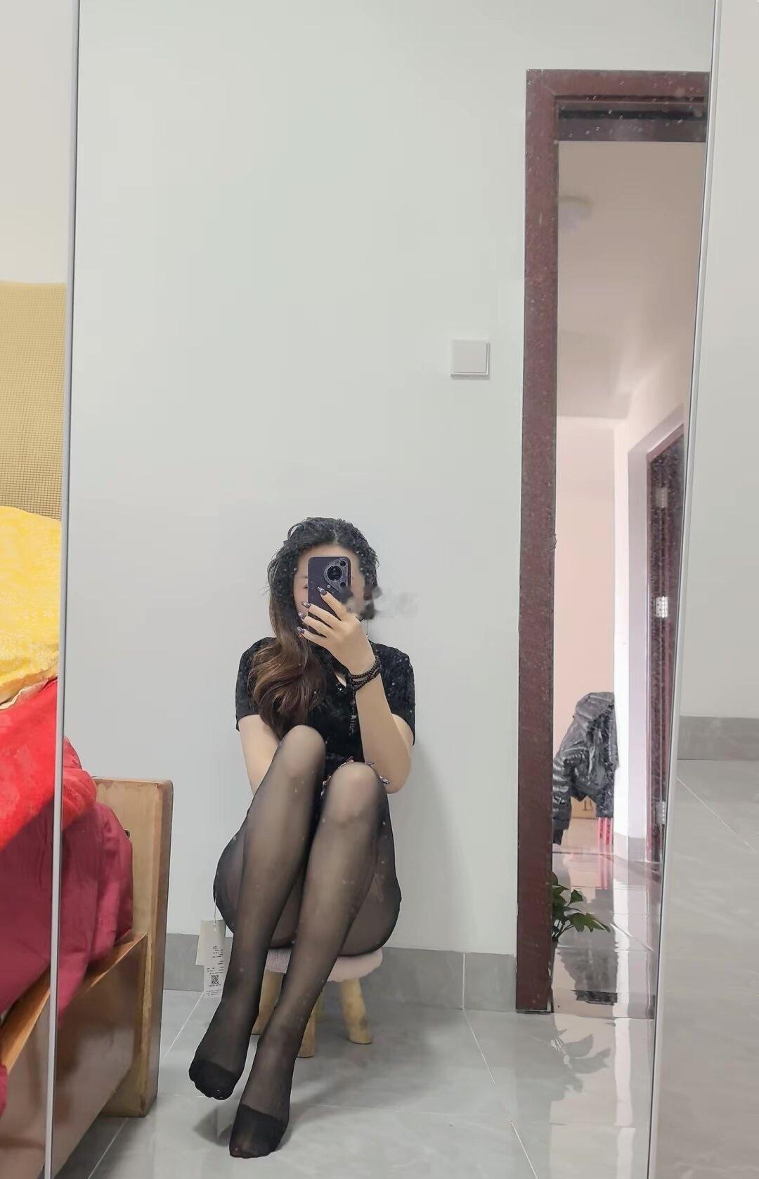 黑色永远的神 正常穿搭可出门 永远臣服于黑色 正常穿搭无不良价值观导向 我想穿所