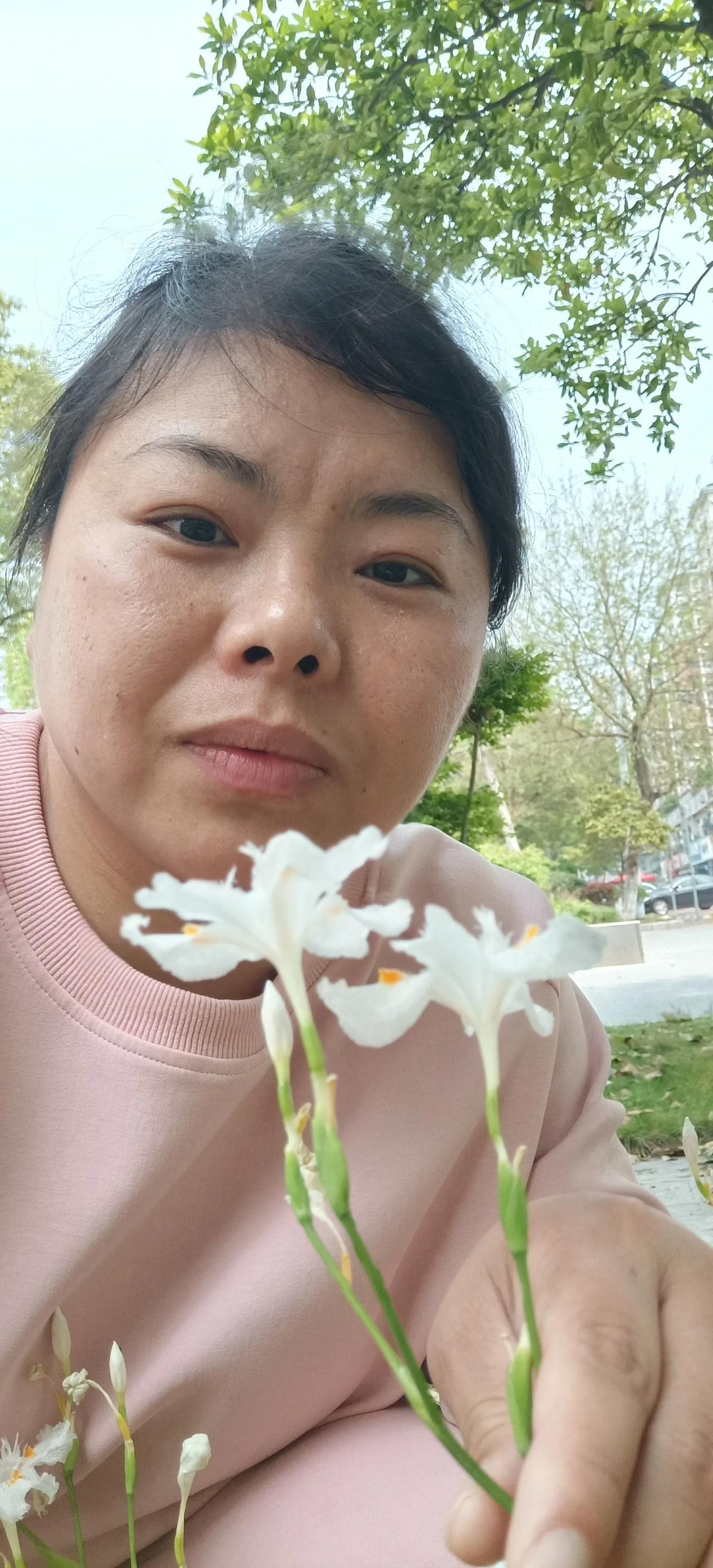 我永远要做一个有爱心的人。我热爱自己每天的生活。努力是有用的。自己试着活一活看！