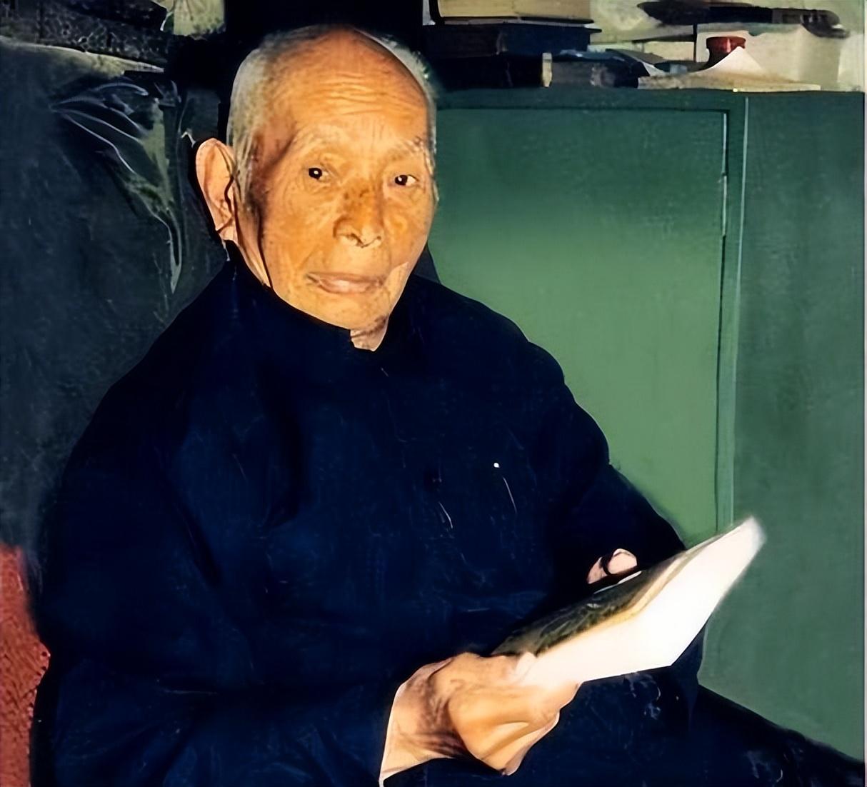 三获少将，却被开除党军籍，这位百岁将军晚年不提荣誉，只愿行医

1985年，童陆