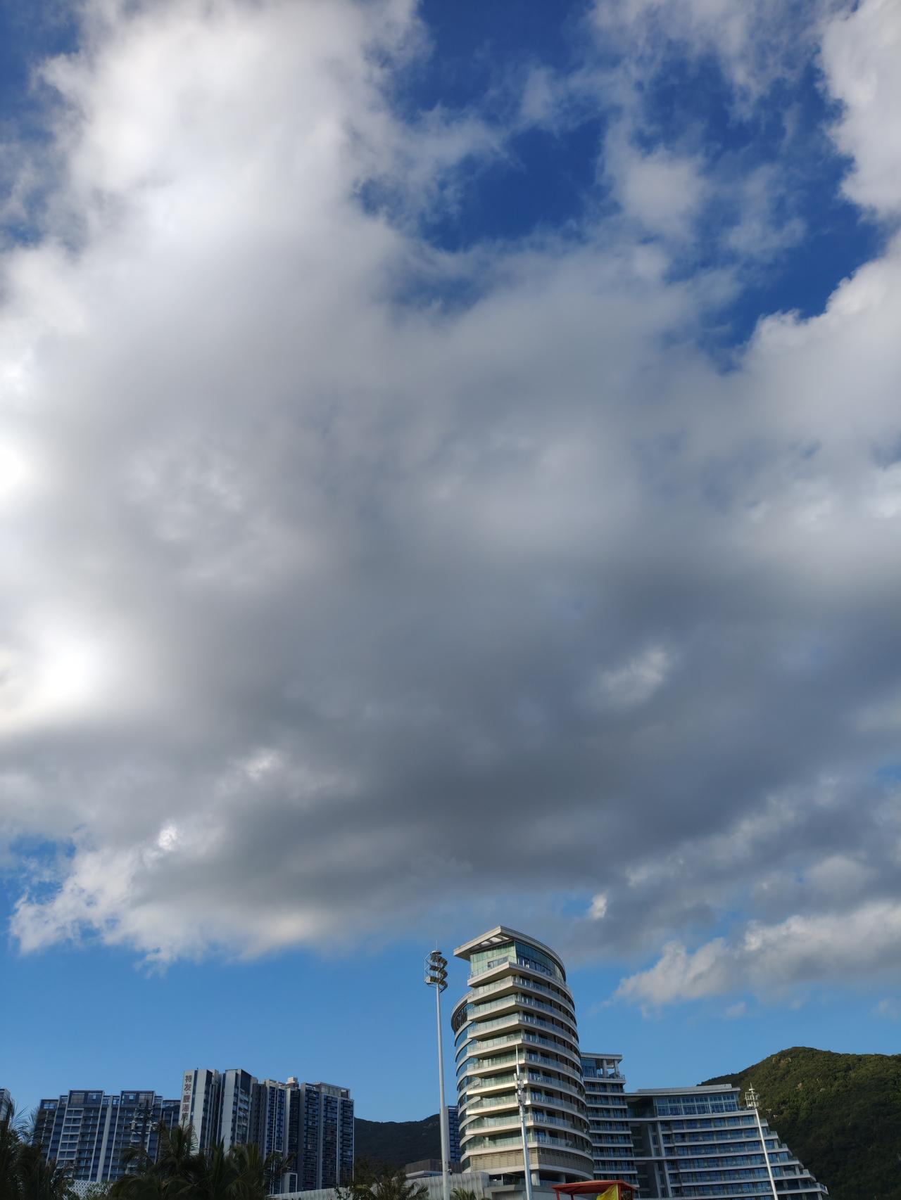 科技股短期波动可能会比较大。就拿最近来说，进入6月下旬，算力、半导体、AI硬件等
