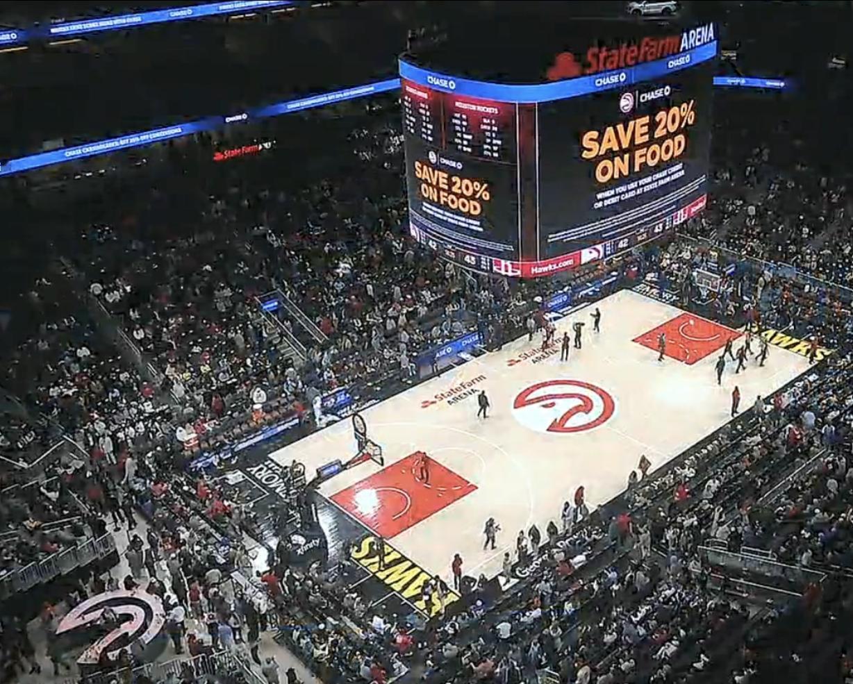 半场结束火箭43:42老鹰。
这两队半场你辣我也不落后谁也不掉队比分交替领先又落