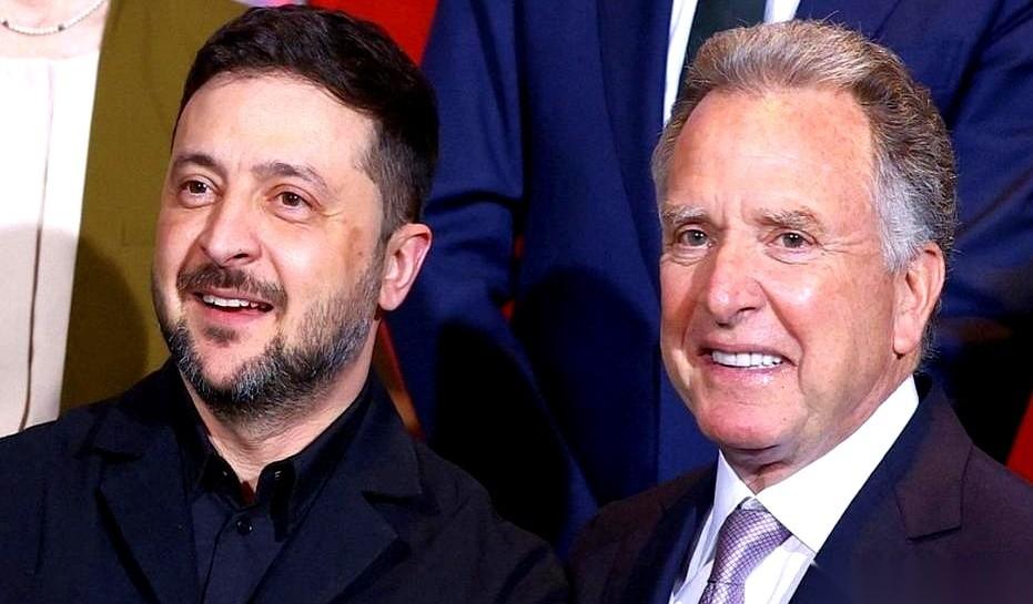 账单出来了。
谈判桌上，人来人往，都在假装谈论和平。
其实呢，大家都在低头扒拉着