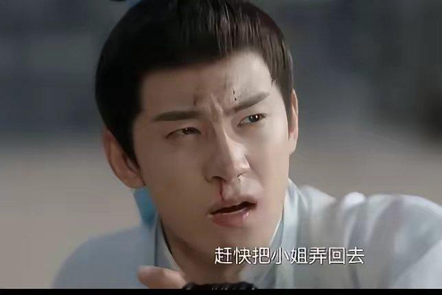 《大奉打更人》，看首辅大人上个台阶都累的气喘吁吁的，还能一脚踢在许辞旧脸上？还是
