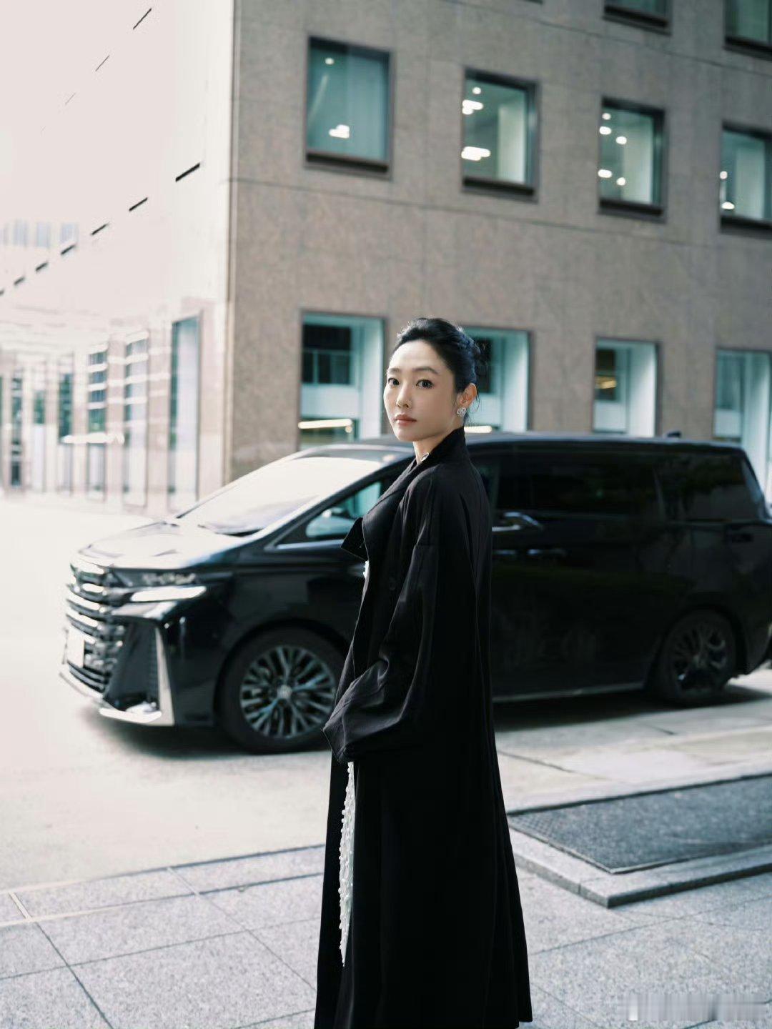 白百何落选 桂纶镁回应白百何落选：本次主竞赛有非常多以女性角色为主作品，也有很多