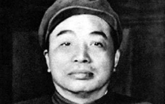朝鲜战场，十万志愿军被美军包围。彭老总心急如焚向毛主席求救，主席苦思一会，向彭德