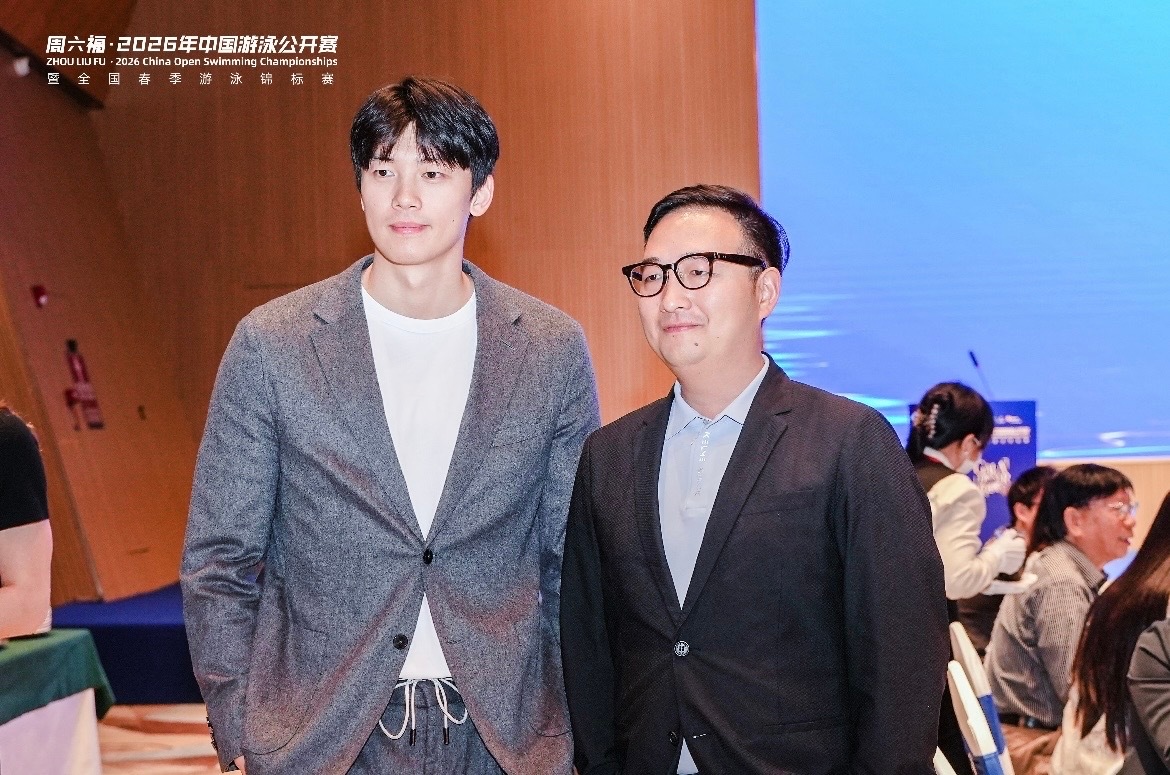 感觉正面是一个歪嘴😼小咪汪顺