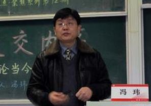 中方曾呼吁谨慎前往日本，然而复旦大学的冯玮却曾在此时，高调推荐中国学生去日本，并