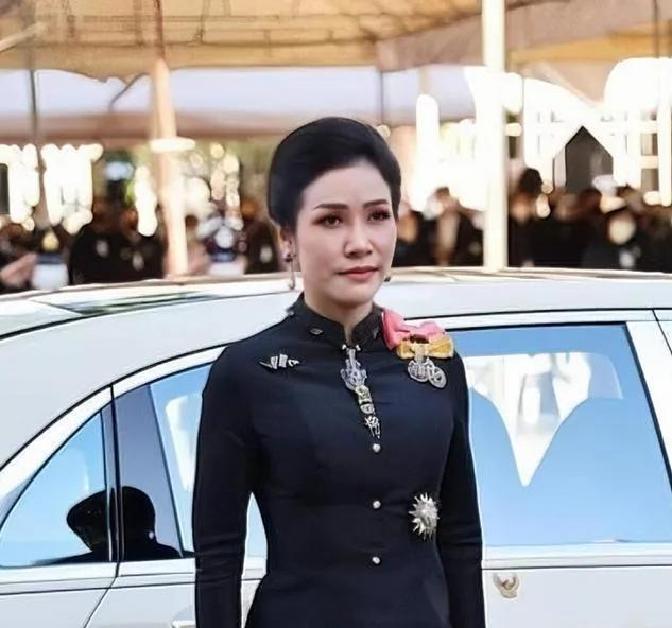 快讯！快讯！
 
据泰国多家媒体，王室突然宣布了新一轮公开行程。
 
过去一年，