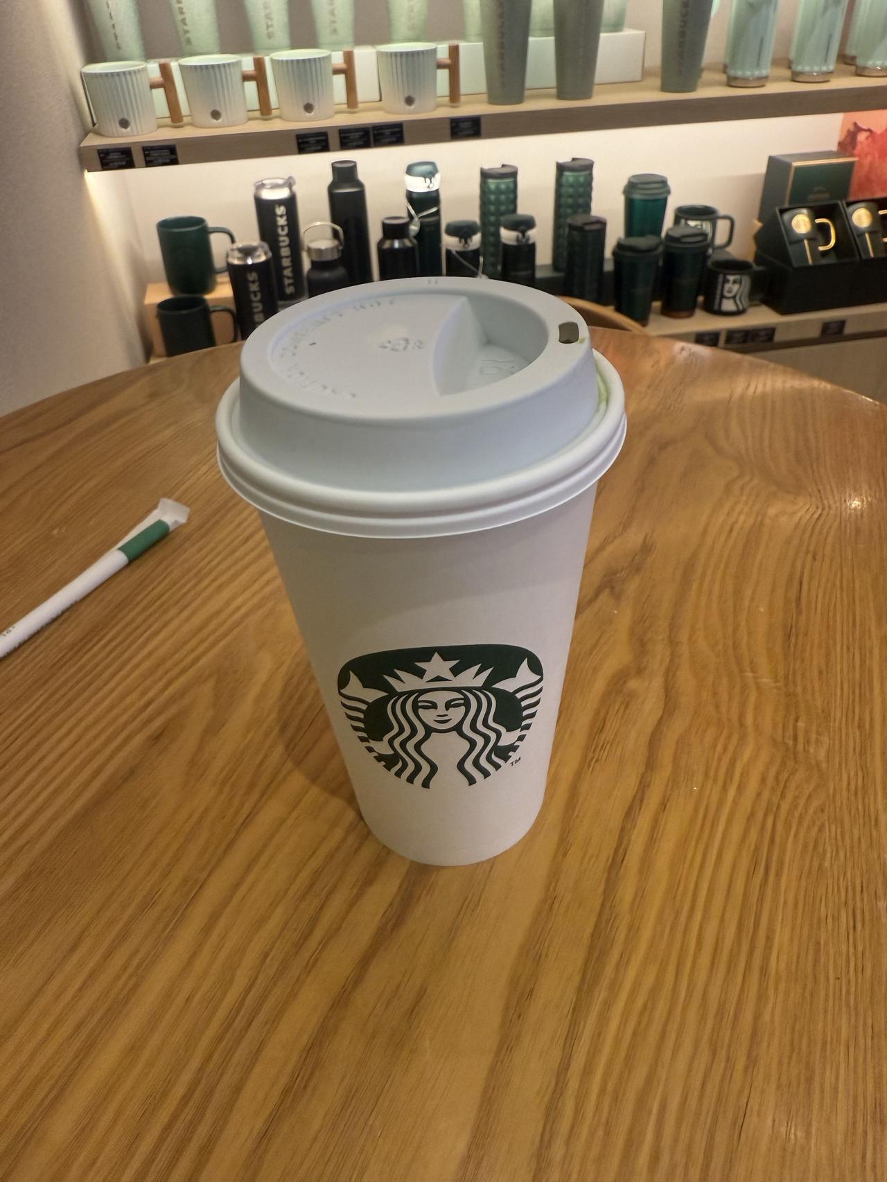 上联：秋风卷黄叶

赏析：这幅对联中，我创作的上联“秋风卷黄叶”与“冬雪伤红花”