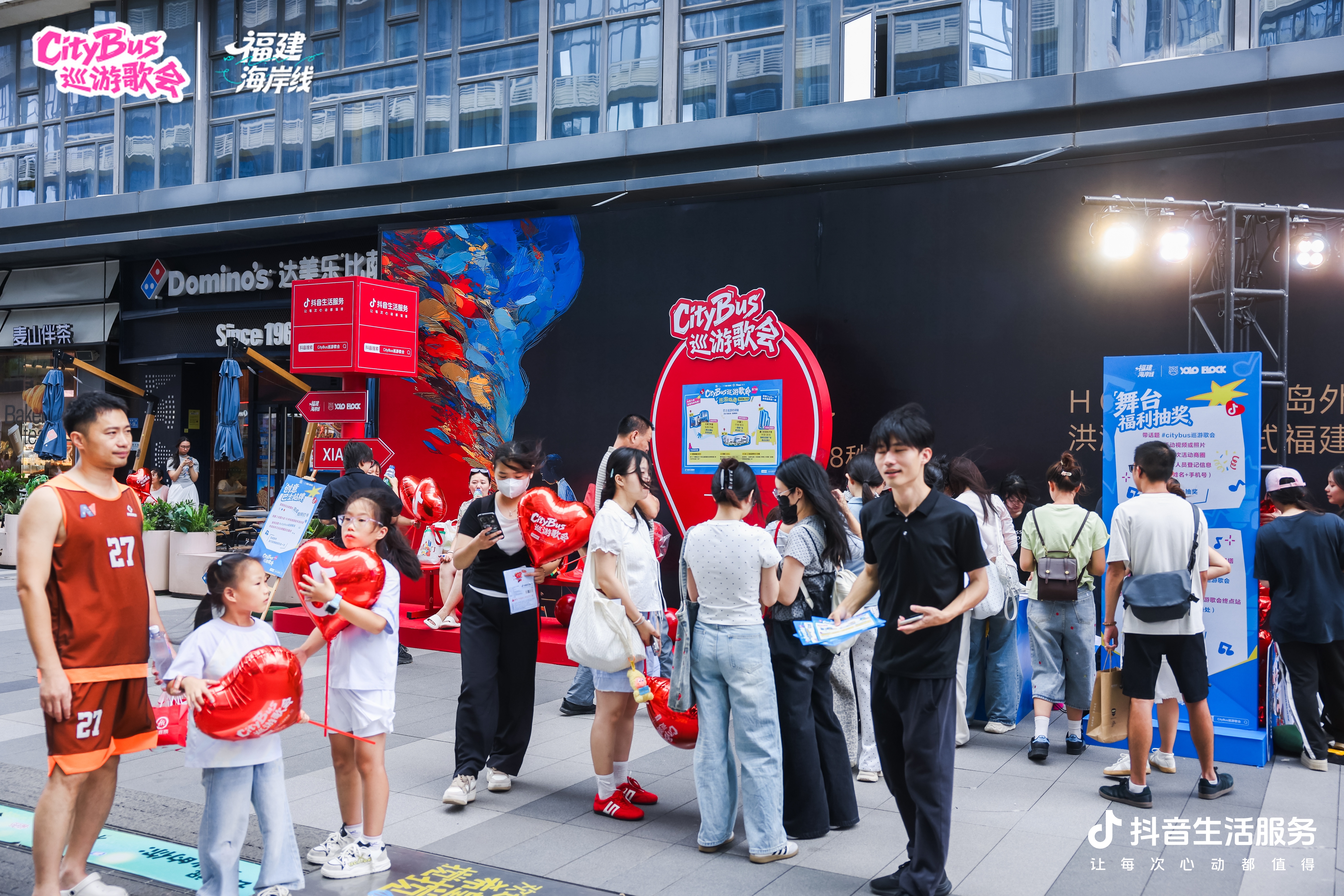 鹭岛街巷，歌声不停🍃！CityBus巡游歌会持续上路，开放式移动舞台打破场馆束