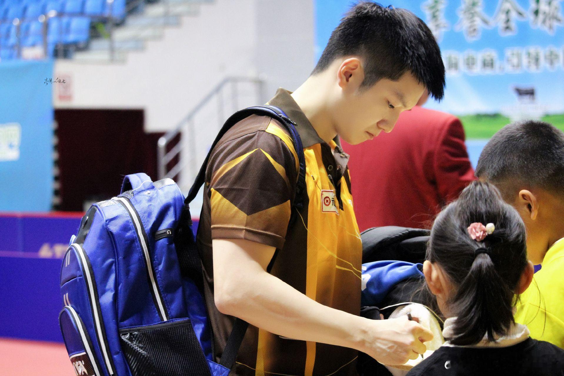 再一次扩图双肩包东🐼🐼🐼 