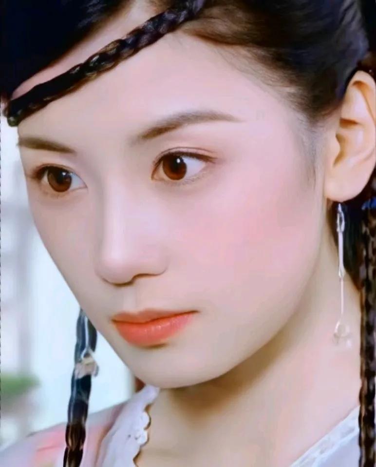 赵敏飞剑，张无忌险遭毒手。源自兔吮毫势，是房中书的玄女经之二

兔吮毫势是《﻿玄