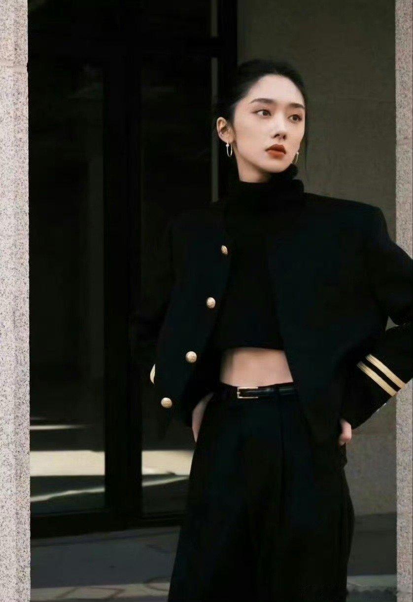 #王影璐说平时能站着就不坐着#不得不佩服王影璐的业务能力了，也是个非常自律的女孩