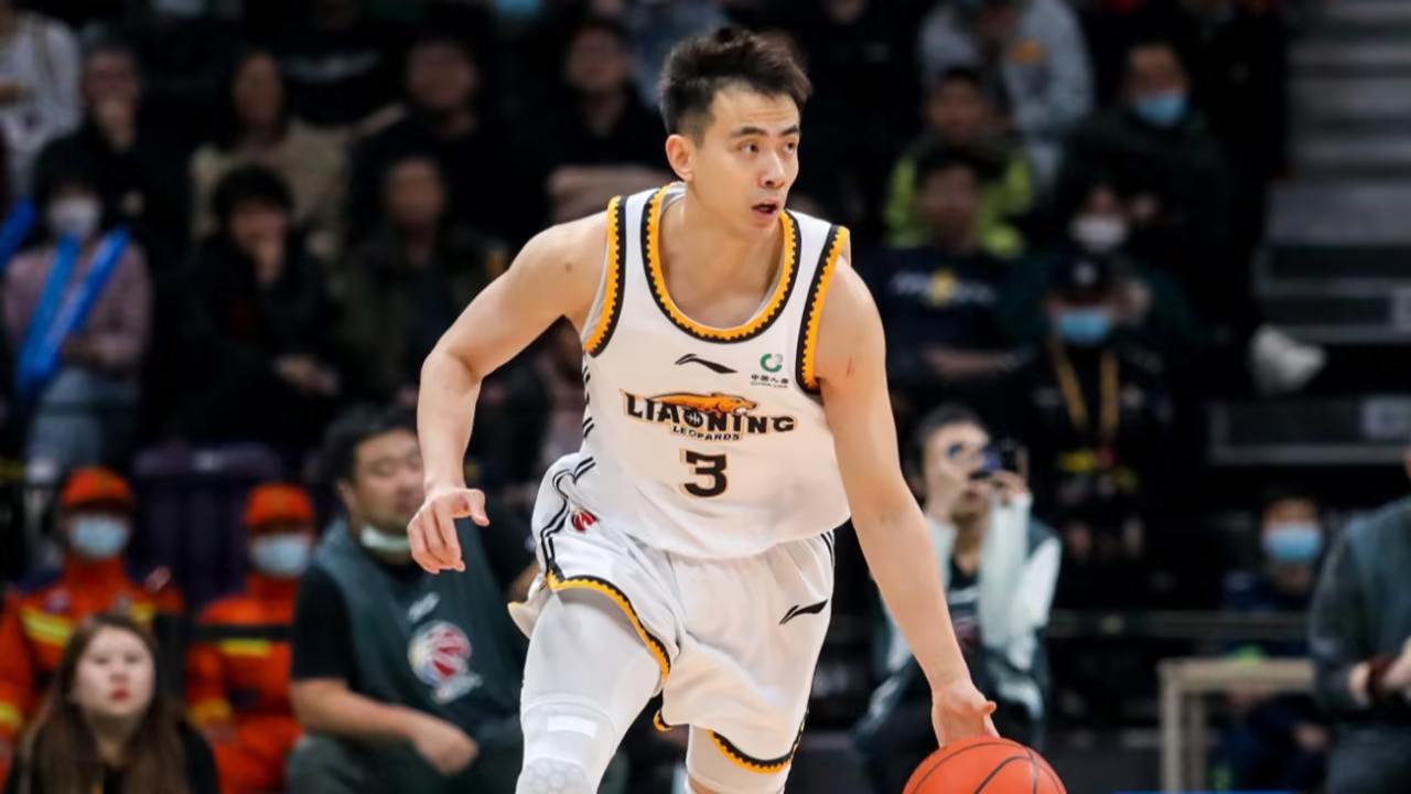 赵继伟+爱德华兹+克里斯，辽篮进攻三叉戟组合呼之欲出，新赛季全力冲击总决赛。
