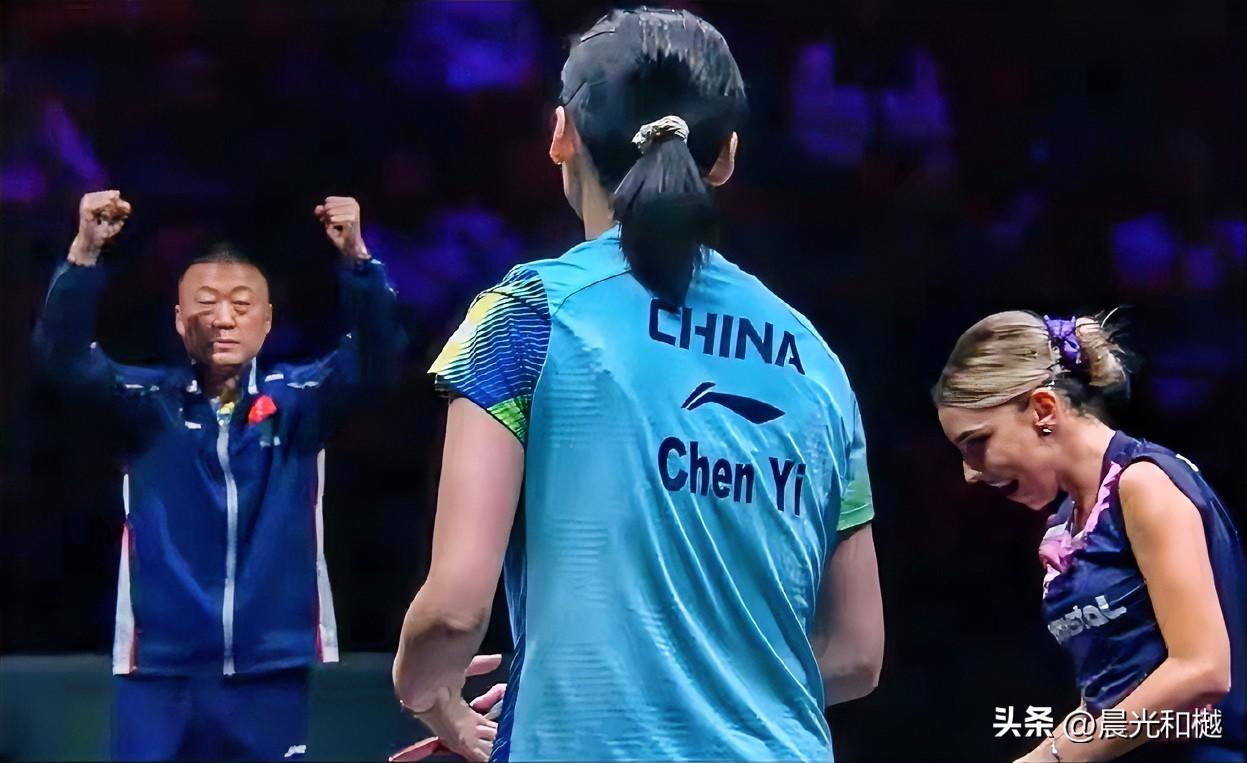 陈熠晋级女单八强
重庆冠军赛陈熠3比2力克斯佐科斯，五局比分为 11-8、11-