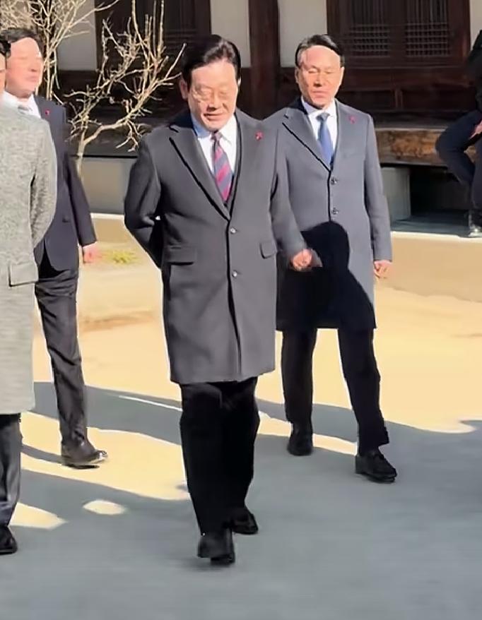 特朗普对韩国再次挥舞关税大棒，26日美国总统特朗普发表声明，说韩国国会没有批准韩