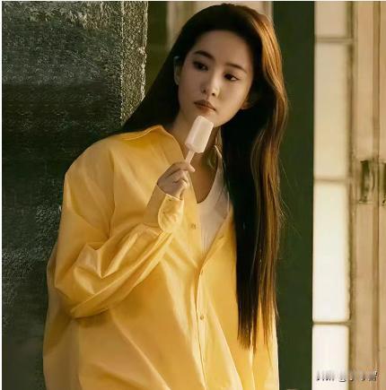 不过就在白玉兰明年将是青衣年话题讨论中，本来是闫妮宋佳殷桃口碑最好，没想到刘亦菲