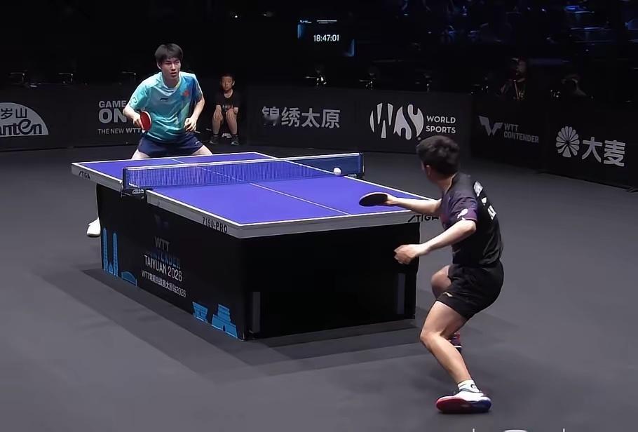 温瑞博和李天阳那场球，现场球迷太不懂事了，每次发球，都有人喊加油！发球时需要精力