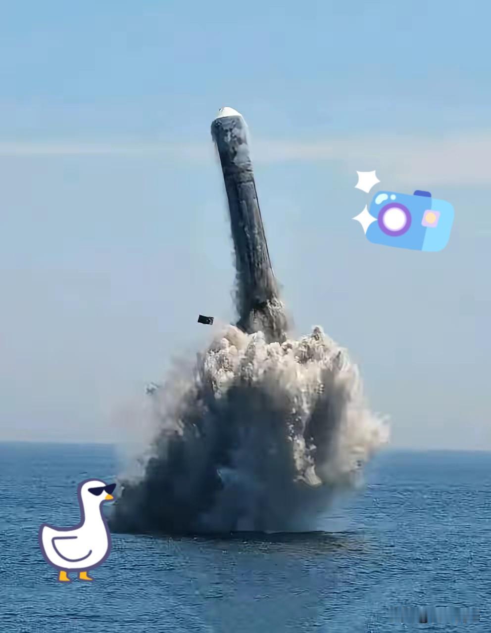 我们又试射洲际导弹了！
注意，是战略核潜艇发射，意义重大！更重要的是新闻里说是年