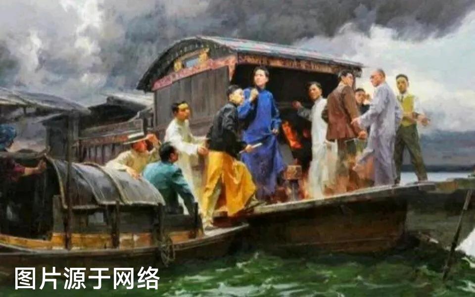 有这样一个团队，没权没钱没资源也没背景，1921年7月1日在浙江嘉兴的一艘游船上